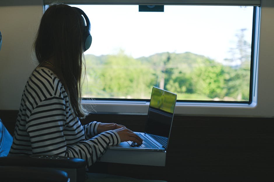 Remote Work Tips 2026: Productivity, Balance & Travel