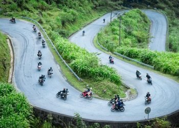 Top 10 destinations & adventure travel trips​​