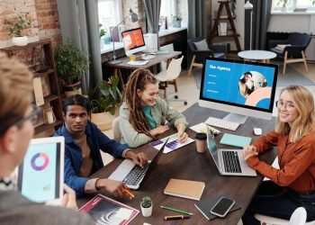 Scaling Your Digital Nomad Business in 2025: Marketing, Clients, and Growth