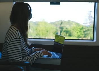 Remote Work Tips 2026: Productivity, Balance & Travel