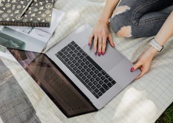 Digital Nomad Dream: Perks & Pitfalls